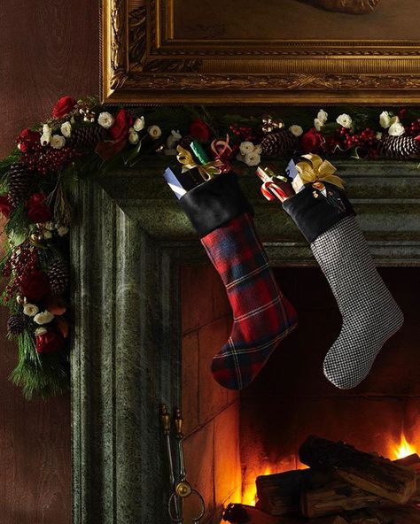 Christmas Rooms, Ralph Lauren Christmas, Christmas Mantles, Moody Christmas, Tartan Plaid Christmas, Holiday Mantle, Tartan Christmas, Christmas Decor Inspiration, Country Christmas Decorations