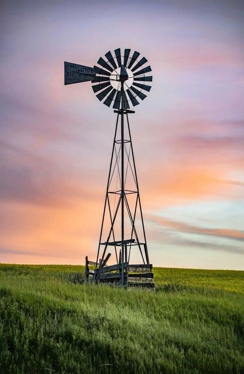 Windmill Drawing, Windmill Tattoo, Beautiful Places In Usa, Farm Windmill, Windmill Art, Old Windmills, Abandoned Things, Sunken Garden, Screen Savers Wallpapers