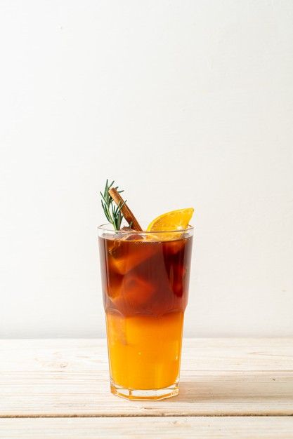 A glass of iced americano black coffee a... | Premium Photo #Freepik #photo #food #coffee #water #fruit Lemon Water Challenge, Summer Coffee Drinks, Coffee Presentation, Coffee Shop Menu, Iced Americano, Americano Coffee, Water Challenge, Orange Drinks, Coffee Roastery