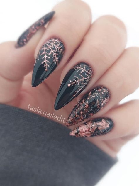 Dark Festive Nails, Pagan Yule Nails, Yule Nail Art, Alternative Christmas Nails, Viking Nail Art, Pagan Nails, Dark Holiday Nails, Yule Nails, Dark Christmas Nails