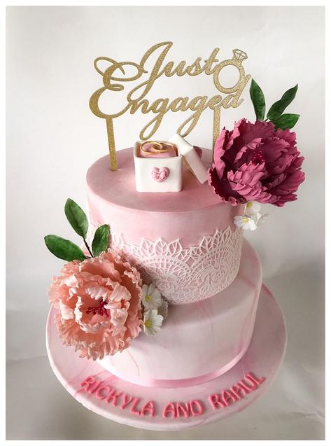 Engagement cake with infinity ♾ rings in ring box and sugar flowers. Homemade edible lace Just Engaged Cake, Engagement Cake Images, Engagement Cake Decorations, Peach Cakes, Amazing Baby Shower Cakes, Engagement Planning, Engaged Cake, Valentine Cakes, Wedding Cake With Initials