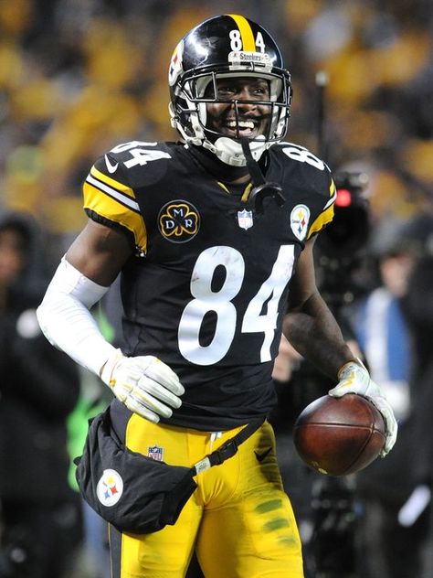 Antonio Brown Steelers, Nfl Steelers, Antonio Brown, Pittsburgh Steelers Football, Steelers Football, Football Pictures, Nfl Players, Pittsburgh Steelers, Nfl Football