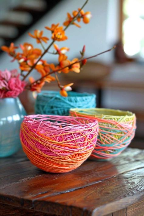 Art Craft Gift Ideas, Craft With Yarn For Adults, Easy Group Projects Craft Ideas, Yarn Crafts For Adults Easy Diy, Cool Yarn Crafts, Crafts For College Students Diy, Treps Market Ideas For Kids, Crafts With Yarn Project Ideas, Make To Sell Project Ideas