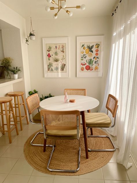 Apartment Dining Room Ideas, Apartment Dining Area, Boho Dining Room, Apartment Dining Room, Apartment Dining, Dining Room Cozy, Dream Apartment Decor, Dining Room Ideas, Casa Vintage