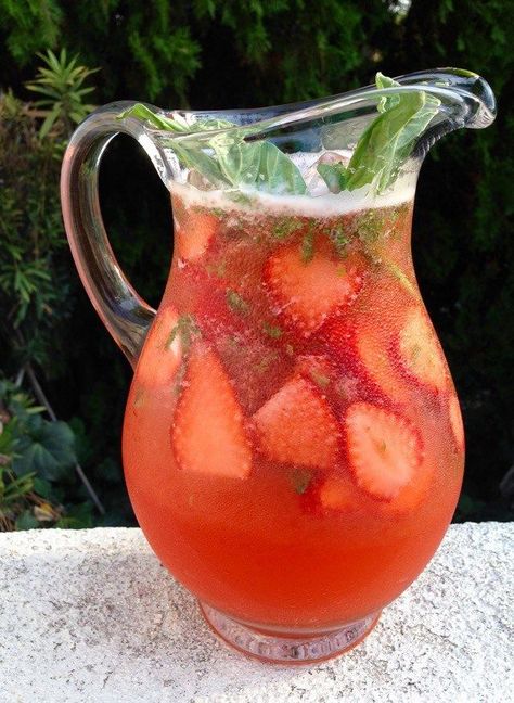 Strawberry Basil Lemonade Recipe-I swear this is the best strawberry basil lemonade you ever had and you’ll want to drink the entire pitcher. | CiaoFlorentina.com Basil Lemonade Recipe, Summer Coffee Drinks, Strawberry Basil Lemonade, Healthy Lemonade, Resep Juice, Basil Lemonade, Strawberry Basil, Healthy Strawberry, Lemonade Recipe