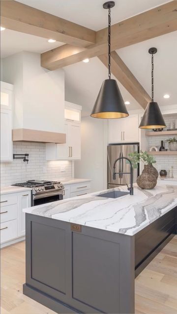 BH Construction And Homes LLC on Instagram: "I’m never not thinking about the calming vibe of this house 😎 #newconstruction #dreamhome #customhomes #kitchendesign #bathroomdesign #homeoffice #homedecor #homedesign #vaultedceiling #buildersofig #powderbath #openliving #mycambria" Lake House Kitchen Ideas, House Kitchen Ideas, Spec House, Lake House Kitchen, Kitchen Pendant, Future Kitchen, Cottage Kitchens, New Kitchen Cabinets, Boho Farmhouse