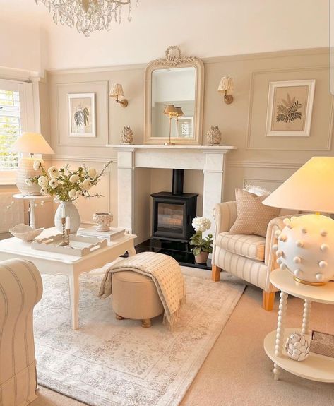 Neutral Living Room With Carpet, Neutral Lounge Ideas, Warm Interior Design Cozy Living Rooms, Neutral Sitting Room, Sitting Room Ideas Cozy, Neutral Winter Decor, Cream Lounge, Cream Living Room, Living Room Neutral