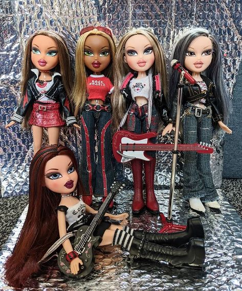 Bratz Doll Outfits, Brat Doll, Bratz Girls, Halloween Party Outfits, Bratz Inspired Outfits, Doll Aesthetic, Perfect Fall Outfit, Sasha Doll, Rock Outfits