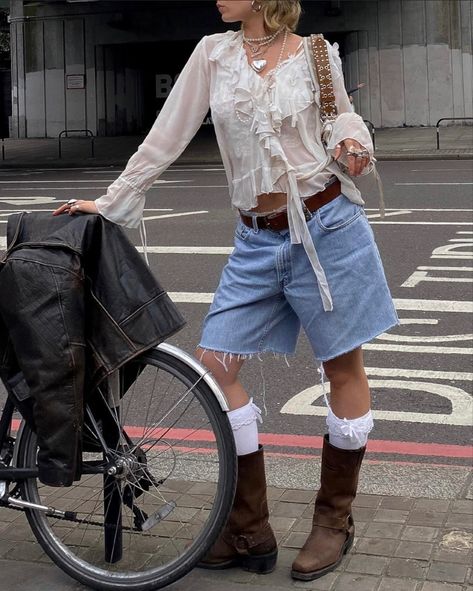 Look Jean, Boys Outfits, 여름 스타일, Moda Chic, Mode Boho, Boots Cowboy, Lost Boys, Summer Fits, Mode Inspo