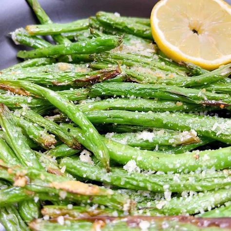 Parmesan Green Beans Air Fryer, Parmesan Crusted Green Beans, Green Beans Air Fryer, Beans Air Fryer, Garlic Parmesan Green Beans, Broccoli Patties, Crispy Green Beans, Parmesan Green Beans, Crispy Garlic