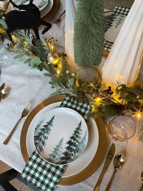 This beautiful tablescape was styled from items i found @jcpenney. Shop today for your christmas decor. #allatjcp #sponsored #tablescape #christmasdecor #tabledecor White And Green Christmas Table Setting, Green And Black Christmas Table Setting, Christmas Green Table Setting, Round Christmas Tablescapes, Christmas Table Theme Ideas, Green And White Christmas Table, Christmas Table Settings Green, Christmas Decor Ideas Green, Christmas Table Green