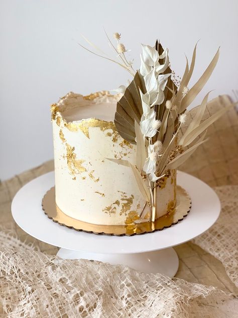 Boho Drip Cake, Uncommon Cake Design, Boho Birthday Cake For Women, Simple Boho Cake, Neutral Cake Ideas, Boho Cake Design, Floral Cake Design Birthday, Boho Torte, Boho Cake Ideas Birthday