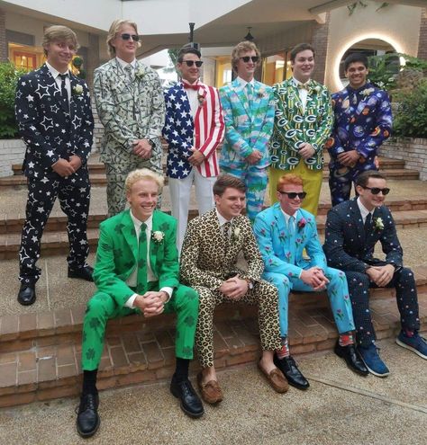 Prom Funny, Gay Prom Outfits, Prom Suit And Dress, Gay Prom, Prom 2k23, Prom Outfits For Guys, Halloween Prom, Funny Prom, Prom Pic Ideas