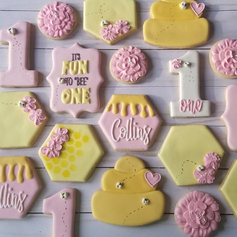 Bee Birthday Cookies, Pink Bee Birthday Party, First Bee Day Cookies, Bee Day Cookies, Bumble Bee 1st Birthday Girl, Bee Cookies Decorated, Bee Day Party Ideas 1st, Cookies Decorated Birthday, Fun To Bee One