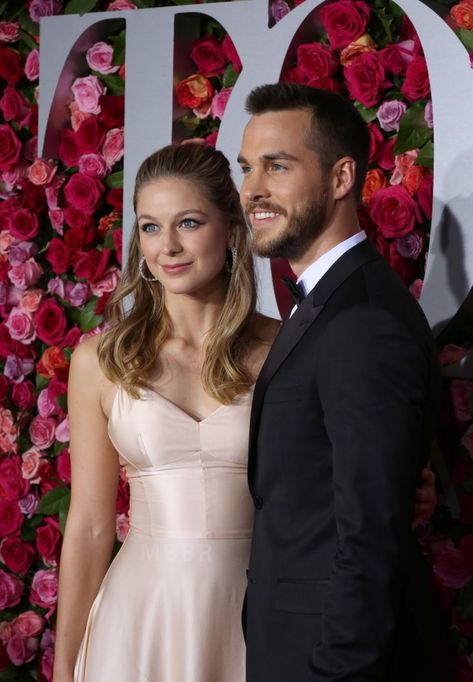 Melissa Benoist And Chris Wood, Melisa Benoist, Melissa Benoit, Mellisa Benoist, Blake Jenner, Outfit Pose, Supergirl Cosplay, Kai Parker, Melissa Supergirl