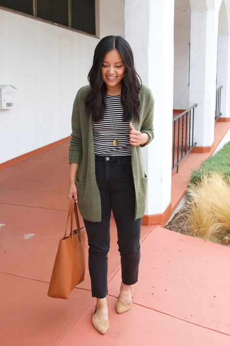 Casual Teacher Outfits Midsize, Business Casual Rainy Day Outfits Spring, Tan Flats Outfit Work, Straight Leg Black Pants Outfit, Black Straight Leg Pants Outfit, Straight Leg Black Jeans Outfits, Suede Flats Outfit, Business Casual Jeans Outfit, Business Casual Outfits Mid Size