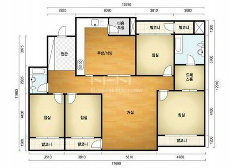 Blackpink Dorm, Dorm Layout, Blackpink House, Flat Plan, Sims 4 House Plans, Apartment Layout, House Blueprints, Sims 4 Houses, Celebrity Houses