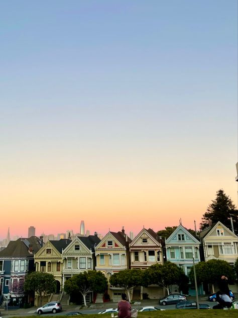 The Painted Ladies San Francisco, San Francisco Haight Ashbury, Colleges Aesthetic, San Francisco Painted Ladies, San Francisco Sunset, Painted Ladies San Francisco, Rachel House, San Francisco Map, Haight Ashbury