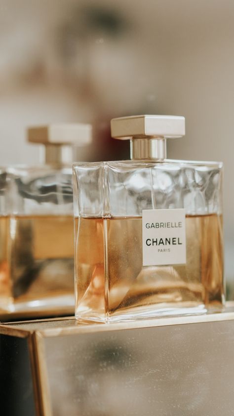 Chanel Gabrielle Wallpaper . Download this photo by Laura Chouette on Unsplash Chanel Book, Chanel Wallpapers, Perfect Perfume, Chanel Gabrielle, Fragrance Photography, Chanel Lipstick, Pinterest Art, Perfume Photography, Perfume Collection Fragrance