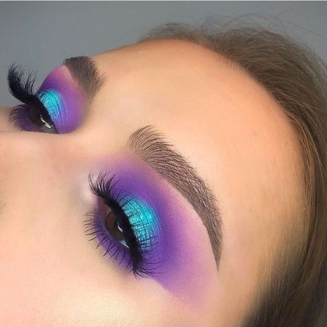 Makeup For Blue Hair, Summer Eye Looks, Colourful Makeup Looks, Rosie Core, Summer Eyeshadow Looks, Colourful Makeup, Halo Eyeshadow, Crease Eyeshadow, Drag Make-up