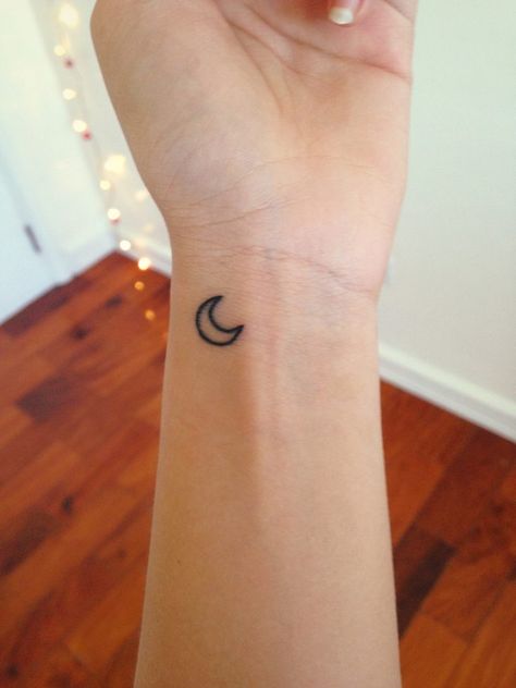 Tiny outline black crescent moon tattoo inked on the left inner wrist Small Moon Tattoos, Dragons Tattoo, Tattoo Snake, Petit Tattoo, Tato Henna, Meaningful Tattoos For Women, Small Girl Tattoos, Small Meaningful Tattoos, Disney Tattoo