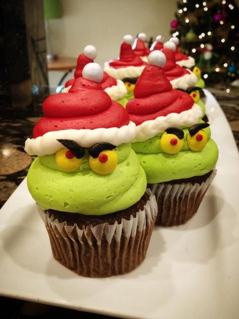 Grinch Christmas Treats, Grinch Cupcakes, Christmas Party Recipes, Cupcake Receptek, Grinch Cake, Jul Mad, Dessert Parfait, Grinch Christmas Party, The Grinch Christmas