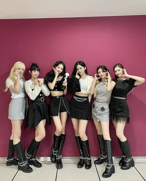 #wonyoung #rei #liz #leeseo #yujin #gaeul #ive #kpop #eleven Kpop Concert Outfit, Concert Fits, Pink Wall, Starship Entertainment, Kpop Outfits, Stage Outfits, Kpop Fashion, Kpop Girl Groups, Concert Outfit