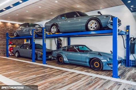 Auto Garage Design, Garage For Cars, Car Garage Ideas, Bunker Design, Jdm Garage, Garage Goals, Mancave Garage, Classic Car Garage, Garage Designs