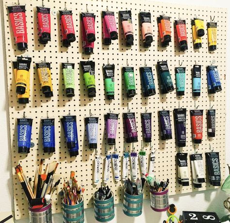 Pegboard Ideas Art Studio, Peg Board Art Storage, Peg Board Paint Storage, Peg Board Painting, Peg Board Art Supplies, Diy Art Space, Diy Paint Holder, Craft Wall Organization, Acrylic Paint Organization