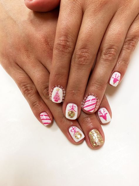 Winter Nail Designs Pink, Neon Pink Christmas Nails, Christmas Pink Nails Acrylic, Kids Nail Designs Christmas, Pink Christmas Nails 2022, Christmas Gel Nails For Kids, Christmas Nails Girly, Pink Christmas Gel Nails, Pink Santa Nails