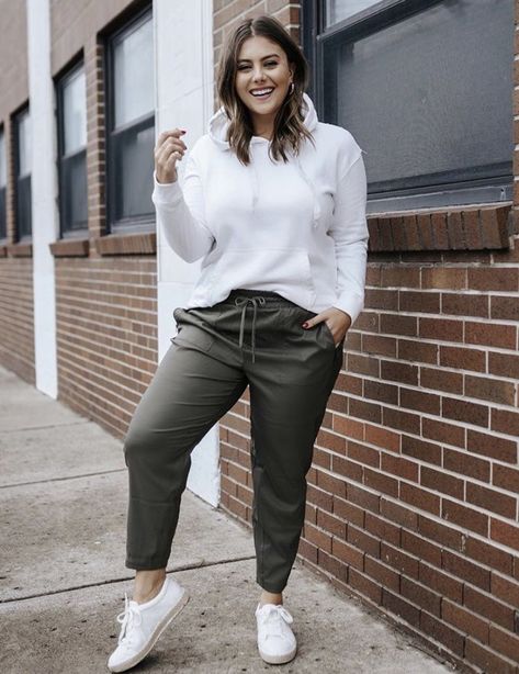 Sporty Outfits Plus Size, Plus Size Joggers Outfit, Plus Size Sporty Outfits, Casual Sporty Outfits, Outfits Gorditas, Plus Size Joggers, Joggers Outfit, Pinterest Outfits, Fashion Mistakes