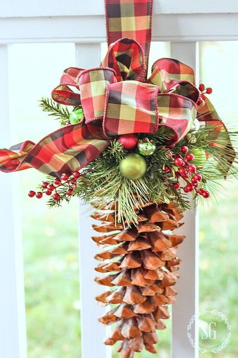 Wow Factor PineCone Ornament from Stone Gable Blog Ornaments Diy Christmas, Pinecone Crafts Christmas, Christmas Pine Cones, Inexpensive Christmas, Pine Cone Decorations, Burlap Christmas, Handmade Christmas Ornaments, Wow Factor, Natural Elements