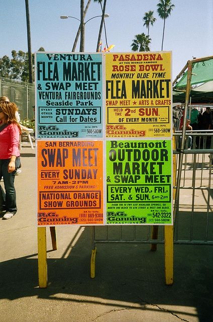 .www.kidimo.com loves... Flea Market Poster Design, Flea Market Signs, Flea Market Poster, Flea Market Aesthetic, Flea Market Sign, Market Signage, Vintage Flea Market, Market Poster, Market Sign