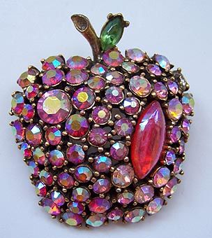 Vintage Apple Pin by Art - Iridescent Pink Rhinestones Vegetable Jewelry, Apple Pin, Costume Jewelery, Vintage Rhinestone Jewelry, Pink Stones, Vintage Apple, Old Jewelry, Vintage Jewels, Rhinestone Jewelry