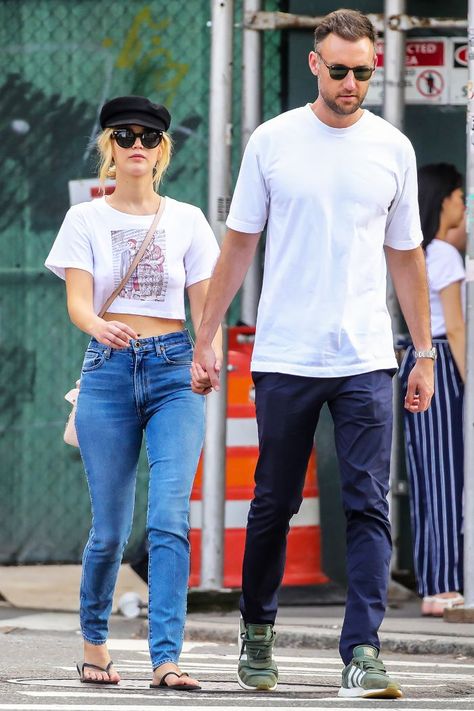 Jennifer Lawrence Managed to Make Skinny Jeans and Flip-Flops Look Cool in NYC Jennifer Lawrence Quotes, Flops Outfit, Cooke Maroney, Engagement News, Joel Madden, Diane Sawyer, Nicholas Hoult, Chris Martin, Ashley Olsen