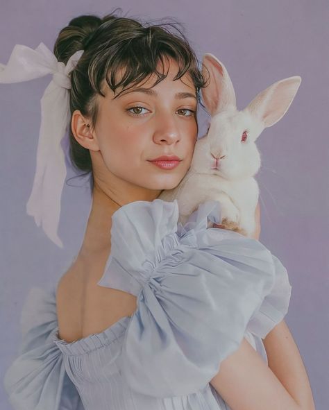 Isabel Fiolet | Estudio Creativo (@isabel.fiolet) • Instagram photos and videos Cute Portrait Reference, Art Inspo Photography, Drawing References Photography, Two Faces Art, Portrait Inspiration Creative, Id Photo Aesthetic, Girls Reference, Pos Design, الفن الرقمي