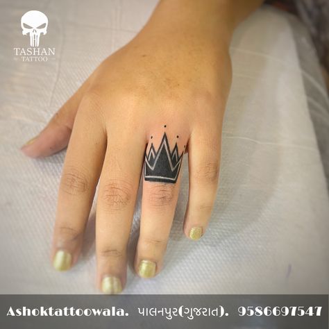 Cover Up For Finger Tattoos, Crown Tattoos For Women On Finger, Crown Cover Up Tattoo, Coverup Finger Tattoo, Cover Up Finger Tattoos For Women, Finger Tattoos Crown, Finger Coverup Tattoo, Finger Tattoos Cover Up, Finger Tattoo Coverup