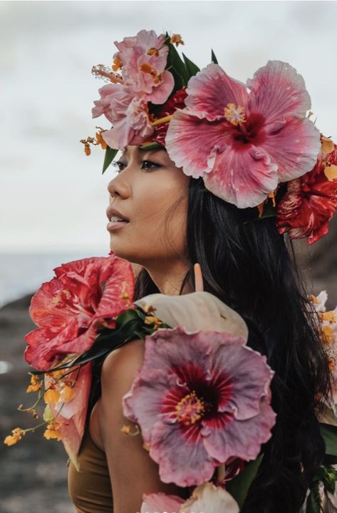 Art Igcse, Crown Aesthetic, Spring Portraits, Dreamy Photography, Polynesian Culture, Editorial Wedding, Island Art, Island Girl, Creative Portraits