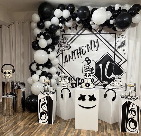 Gamers Party Ideas, Marshmallow Dj, Cookie Monster Birthday Party, Dj Marshmello, Sweet Sixteen Birthday Party Ideas, Cookie Monster Birthday, Harry Birthday, Mickey Birthday Party, Happiest Birthday