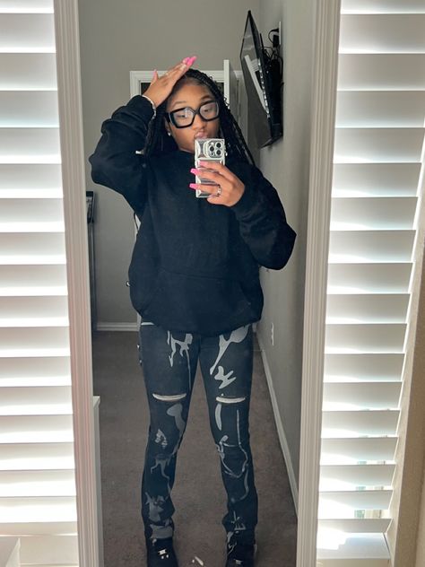 Nut Shein Jeans Outfit, Styling Essentials Hoodie, Black Nike Air Force 1 Outfit Woman, Essentials Hoodie Outfit Women Black, Black Essentials Hoodie Outfit, Nike Hoodie Outfit, Teen Fashion Trends, Teen Swag Outfits