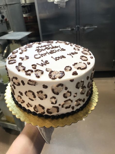 Lepord Print Birthday Party, Cheetah Bday Cake, Rainbow Leopard Cake, Leopard Party Theme, Leopard Theme Birthday Party, Leopard Cake Birthday, Cheetah Themed Birthday Party, Cheetah Print Birthday Party Ideas, Leopard Birthday Party Ideas