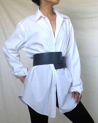 ! Oversized Shirt With Belt, Oversized White Shirt With Buttons, Oversized White Shirt With Corset, Oversized White Shirt Outfit, Oversized White Blouse With Button Closure, Oversized White Top With Button Closure, Oversized Belt, Harness Belt, Big Pants