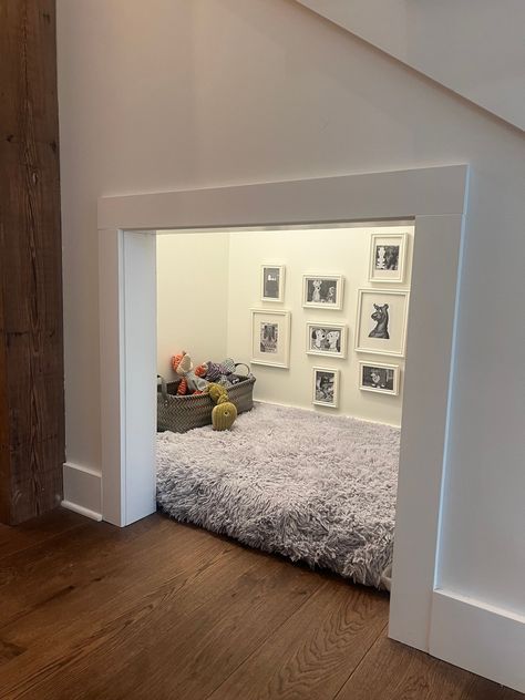 We may be in the dog days of summer, but these homeowners are giving their dogs the best life all year round with their own dedicated spaces underneath the #stairs. Both of these projects were part of whole house #remodels in the 2024 Alabama Remodeling Excellence Awards competition. See more at RemodelAlabama.com. Pics 1 & 2: Emmy May Design & Construction Management, LLC Pics 3 & 4: @lm_design_build_furnish #doghouse #dognook #gonetothedogs #dogdaysofsummer #alabamaremodelingexcellencea... Dream Dog Room, Dog Home Under Stairs, Dog Spaces In House Bedrooms, Dog Nook Under Stairs, Dog House Under The Stairs, Understairs Dog Area, Doggie Nook, Dog Bedroom Under Stairs, Under Stairs Dog Room