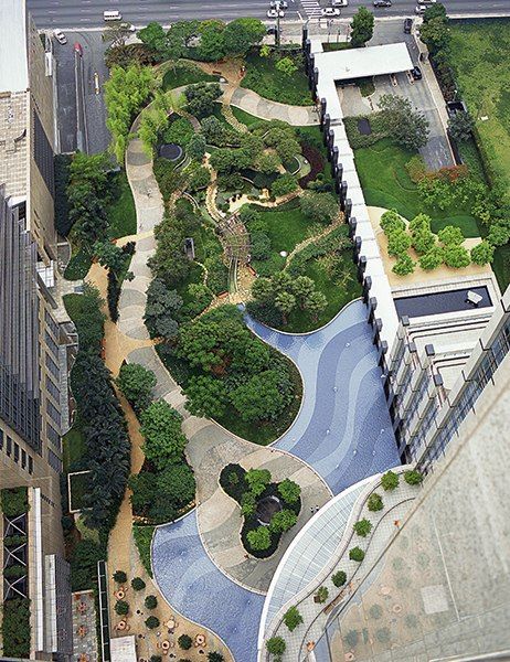 landBrazilian garden designer Isabel Duprat was commissioned by Skidmore, Owings & Merrill to complete the landscaping at its BankBoston building in São Paulo. The design was inspired by the work of her mentor Roberto Burle Marx. #Landscape Urban Landscape Design, Desain Lanskap, Garden Designer, Landscape Plan, Most Beautiful Gardens, Landscape Architecture Design, Urban Park, Garden Architecture, Have Inspiration