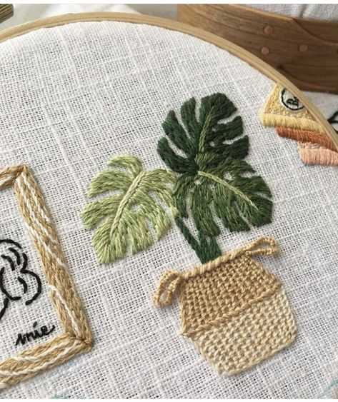 Embroidery House Plants, Pothos Embroidery, Houseplant Embroidery, Emboirdery Ideas, Plant Embroidery Pattern, Monstera Embroidery, Embroidered Plants, Succulent Embroidery, Embroidery Plants