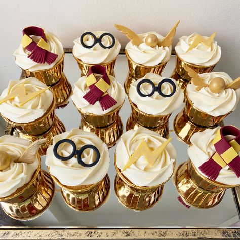 Harry Potter Birthday Ideas Decoration, Harry Potter Birthday Cupcake Ideas, Harry Potter Theme Desserts, Harry Potter Themed Birthday Cake, Harry Potter Theme Cupcakes, Harry Potter Cupcakes Ideas Birthday, Harry Potter Mini Cake, Harry Potter Cupcake Ideas, Harry Potter Cupcake Cake