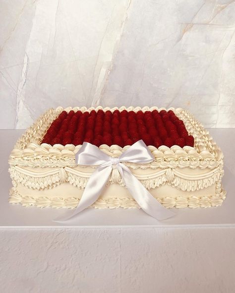 CUSTOM VINTAGE CAKES BY ANNA | 150 raspberries later, it SLABS! 😆 Not completely my design. If anyone knows who the original is, hmu. **EDIT** Cake inspo… | Instagram Square Layer Cake, Spanish Wedding Cake, Diy Fake Wedding Cake, Old Fashioned Cake Decorating, Long Wedding Cake, Vintage Heart Shaped Cake, Make Your Own Wedding Cake, Wedding Cakes Aesthetic, Sheet Cake With Strawberries