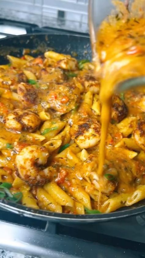 realchefholmez on Instagram: Cajun Creole Pasta 🌶😋 this top 2 & not 2! A MUST TRY for all pasta lovers! . #Pasta #seafood #cajun #creole #seafood #shrimp #recipes… Creole Pasta, Cooked Shrimp Recipes, Shrimp Pasta Recipe, Grilled Kabob Recipes, Pasta Seafood, Cajun Shrimp Pasta, Seafood Shrimp, Hungarian Paprika, Favorite Pasta Recipes