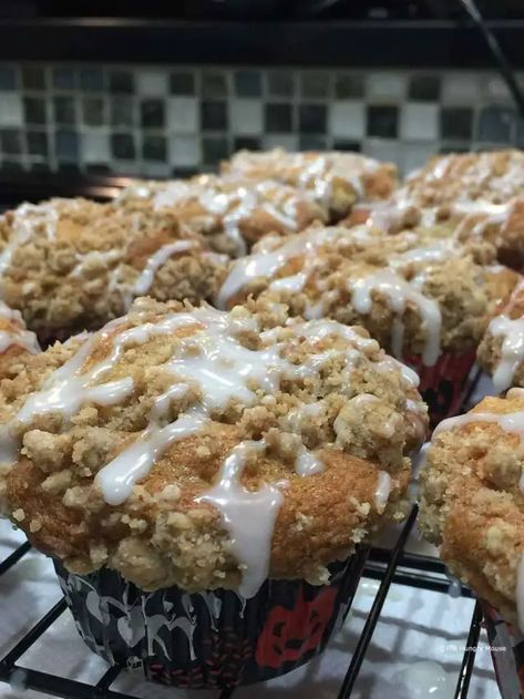 Apple Streusel Muffins Taste Of Home, Apple Pie Muffins With Streusel Crumbs, Apple Strudel Cupcakes, Apple Crumble Streusel, Apple Strudel Muffins Recipes, Best Streusel Topping Recipe, Jumbo Apple Muffins, Mcintosh Apple Recipes, Gourmet Muffins