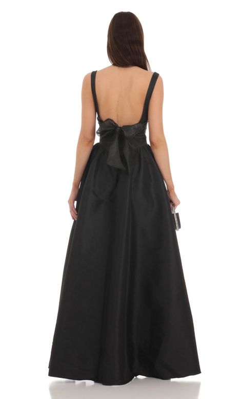 Long Winter Dresses, Bow Gown, Black Tie Wedding Guest Dress, Formal Ideas, Lucy In The Sky, Winter Dress Outfits, Black Dress Formal, Prom Dress Inspiration, Pretty Prom Dresses